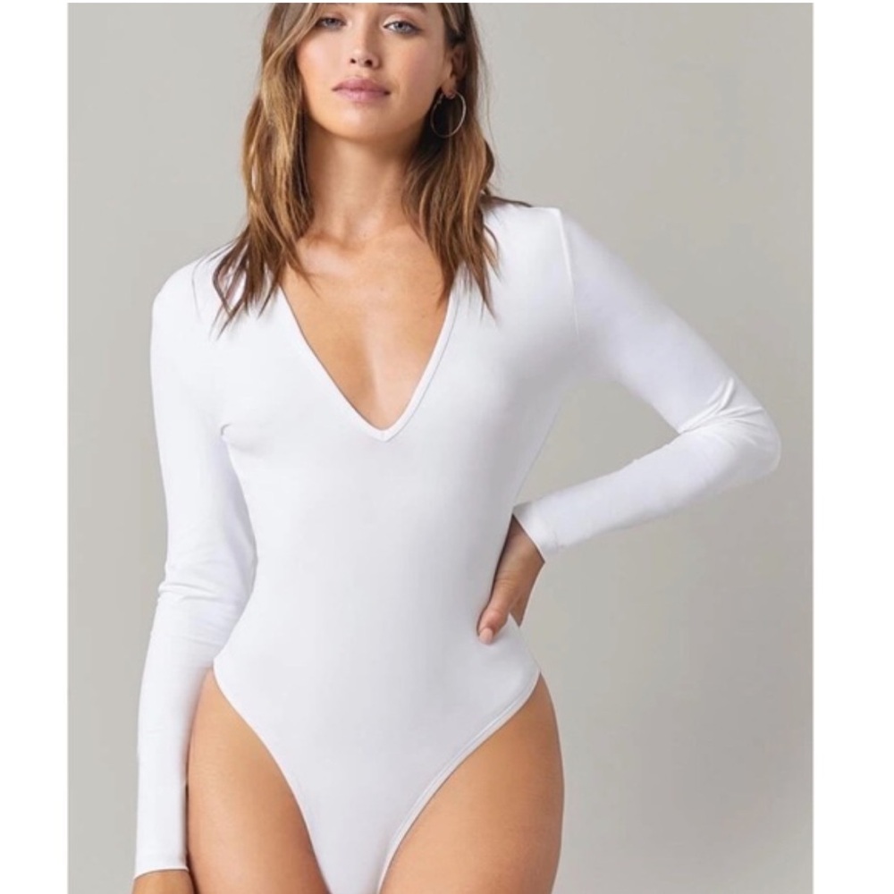 Banana Republic White Ribbed Long Sleeve V-Neck Bodysuit Size M Minimalist Basic